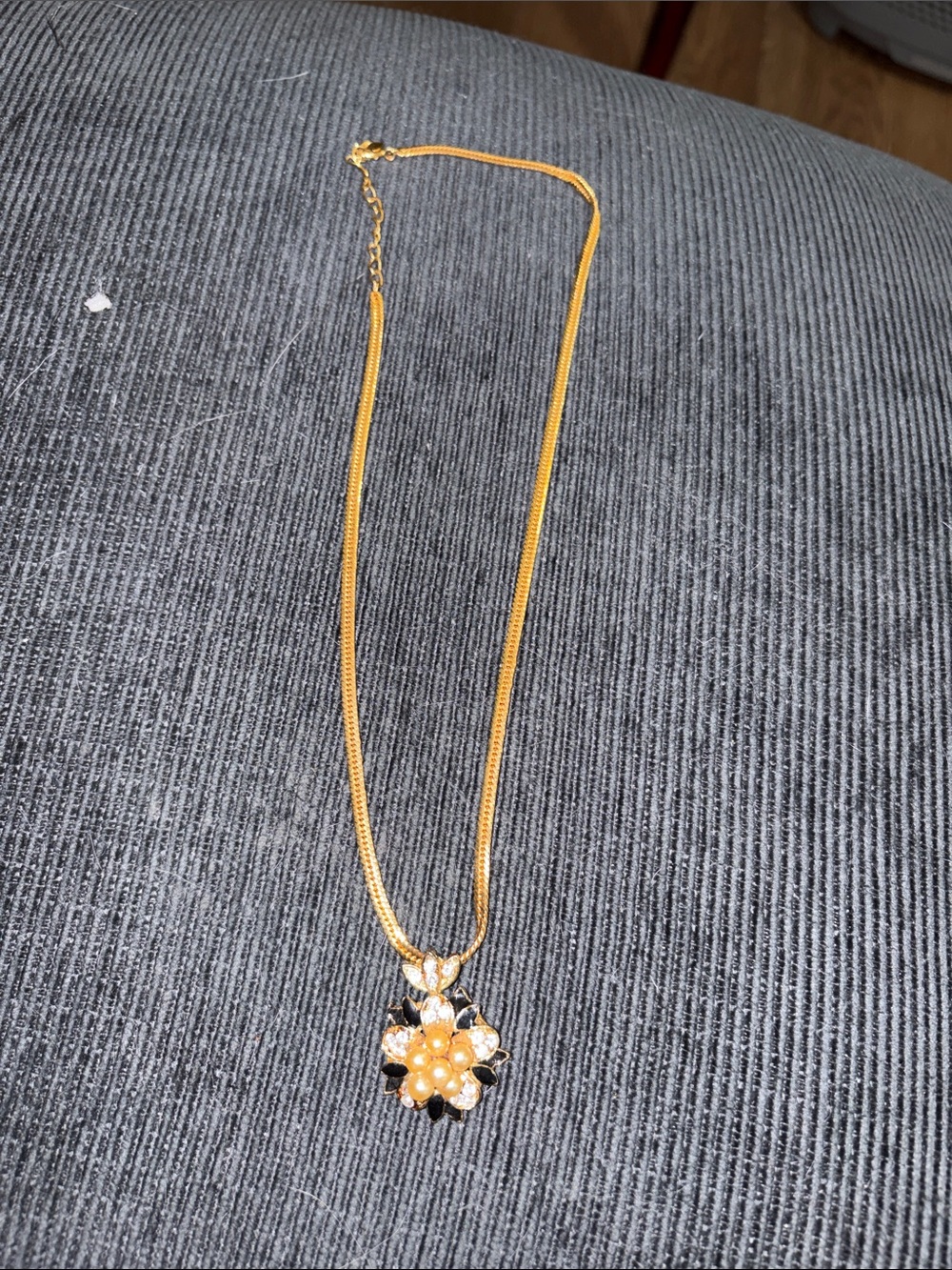 25-Gold Flower Pendant Necklace with Pearled Center